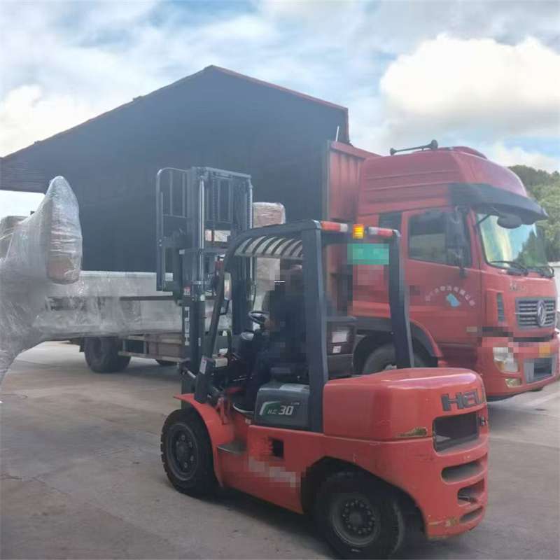 轮台县：物流专线的高效货运之旅