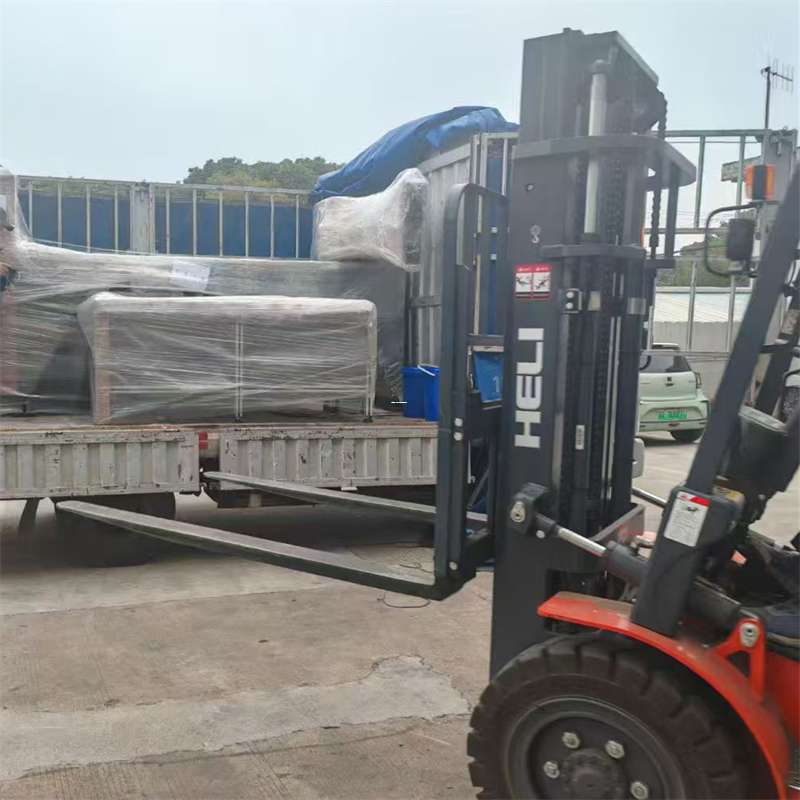 独山子区：物流专线的高效货运之旅